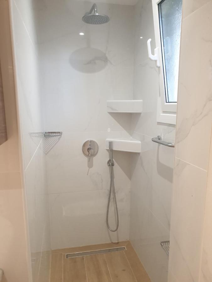 Newly Renovated Varkiza Beachside One Bedroom With Large Terrace Apartament Ateny